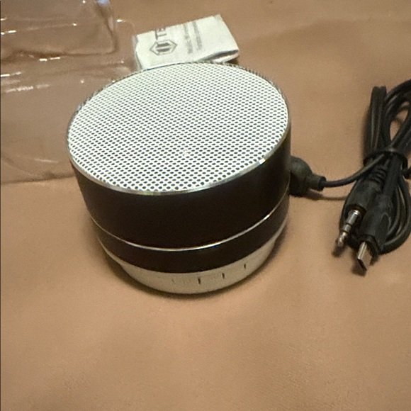tech up Other - Compact Bluetooth Speaker free earbuds
